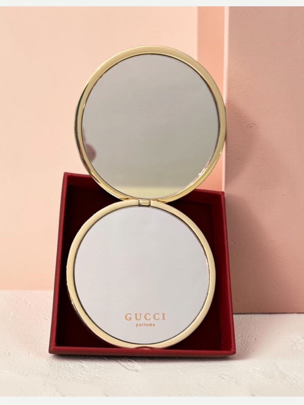 Gucci Gold Embossed Compact Mirror - Gold new in box - Picture 2 of 3